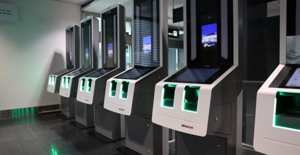 
Les nouveaux contrôles biométriques Entry/Exit System (EES) provoquent depuis le printemps de longues files d’attente aux fro