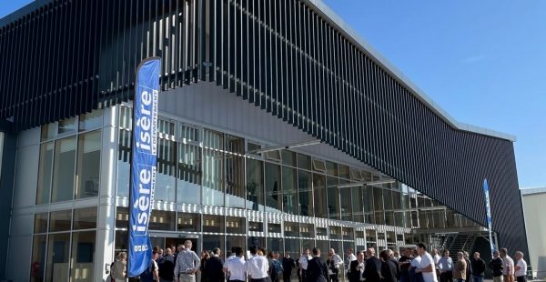 
L’Ecole Nationale de l’Aviation Civile (ENAC) a inauguré son nouveau centre de formation de Grenoble, donnant sur les pistes
