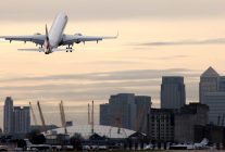 
British Airways veut rémunérer les pilotes qui consomment moins de carburant et émettent moins de CO₂, dans un contexte de f