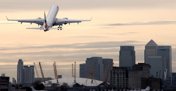 
British Airways veut rémunérer les pilotes qui consomment moins de carburant et émettent moins de CO₂, dans un contexte de f