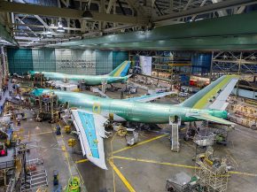 
L avionneur américain Boeing a publié ce mardi des résultats trimestriels meilleurs que prévus avec un chiffre d’affaires e