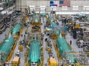 
Boeing étudie la possibilité de porter la production du 737 à environ 70 appareils par mois, soit un niveau proche des objecti