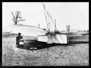 
Histoire de l’aviation – 14 août 1901. Une performance inédite va être réalisée en ce mercredi 14 août 1901 dans le c