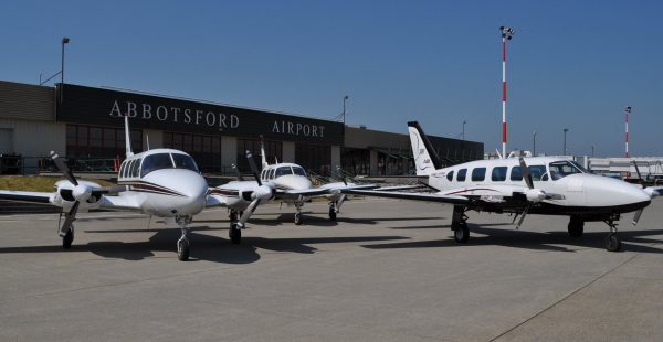 Transports Canada (ministère des Transports) a suspendu le certificat d exploitation aérienne d Island Express Air, clouant la p