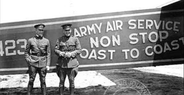 Histoire de l’aviation – 3 mai 1923. Pour la troisième année consécutive, le Trophée Mackay sera remis au lieutenant John 