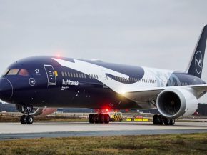 
Le premier Boeing 787-9   Berlin » arborant la livrée du centenaire de Lufthansa a atterri ce mardi à Francfort, en prove