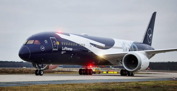 
Le premier Boeing 787-9   Berlin » arborant la livrée du centenaire de Lufthansa a atterri ce mardi à Francfort, en prove
