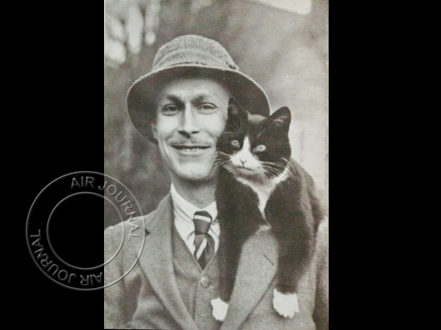 Le 1er mai 1922 dans le ciel : Blake se prépare pour faire un tour du monde aérien