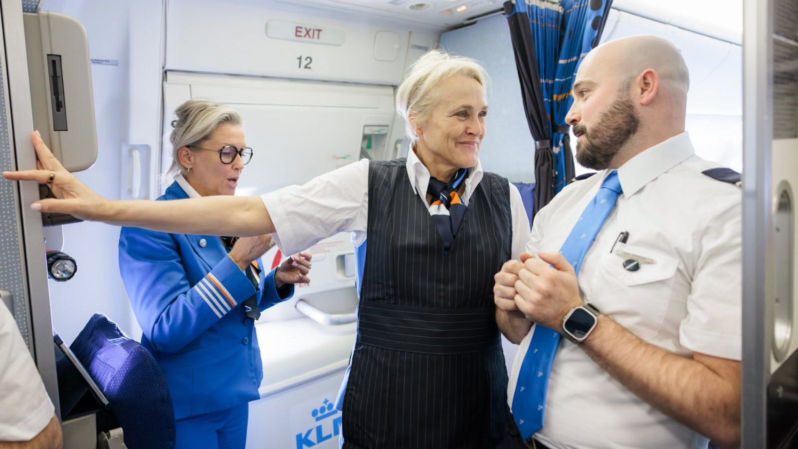 Insolite : Marjan Rintel, directrice générale de KLM, sert les passagers le temps d’un vol long-courrier 1 Air Journal