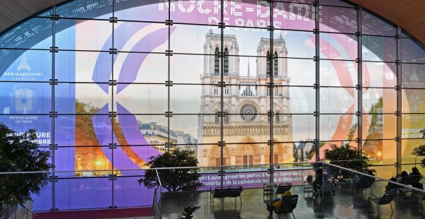 
Paris Aéroport célèbre la réouverture de Notre-Dame de Paris ce samedi et rend hommage à l iconique cathédrale de la capita