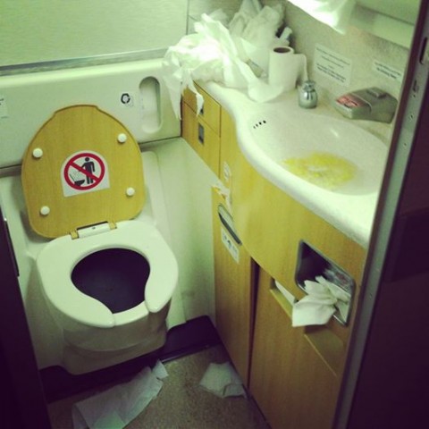 air-journal Passenger Shaming les toilettes