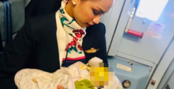 Selon une étude du Journal of Travel Medicine, 74 bébés sont nés dans un avion de ligne entre 1929 et juin 2019.

Plus préc