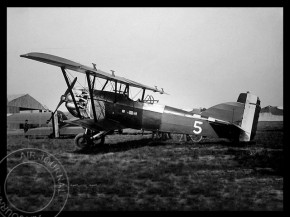 


Histoire de l’aviation – 20 octobre 1927. C’est sur le terrain d’aviation de Bien Hoa que va se poser en ce jeudi 20 