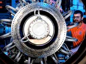 
Rolls-Royce s est engagé dans le développement d’une technologie de moteurs à combustion à hydrogène, capables de propulse