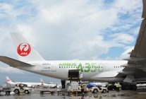 
Le Japon mise sur l’huile de friture pour verdir le kérosène de ses avions. Dans tout le pays, les ménages sont encouragés 