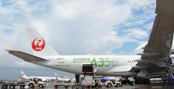 
Le Japon mise sur l’huile de friture pour verdir le kérosène de ses avions. Dans tout le pays, les ménages sont encouragés 