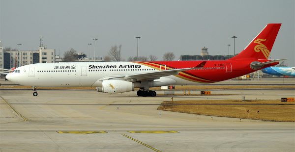 
Le vol ZH9065 de Shenzhen Airlines qui a décollé de Shenzhen en Chine avec 203 passagers à bord, a atterri hier à Barcelone e
