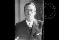 


Histoire de l’aviation – 16 mars 1925. Le 20 novembre 1924, à l’aérodrome de Stag Lane, le vice-maréchal Sir Sefton B