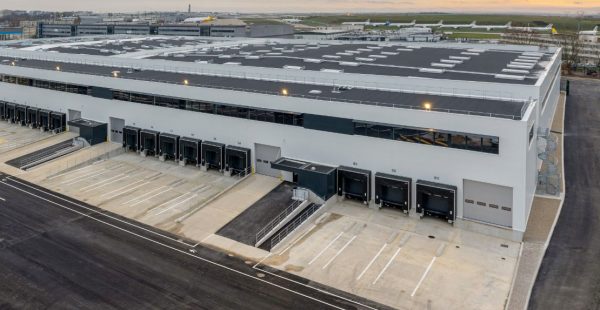 
Le Groupe ADP (Aéroports de Paris) et le promoteur GSE ont inauguré une nouvelle gare de fret connectée aux pistes, dénommée