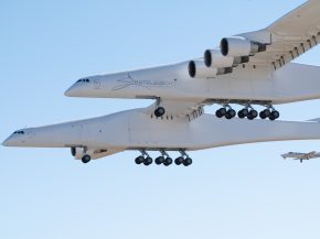 Le Stratolaunch, un avion à double fuselage conçu pour lancer des fusées dans l espace, a effectué hier son premier vol d essa