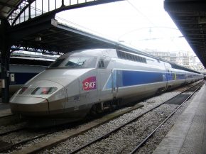 
Eternel débat qui occupe régulièrement le paysage politique français : comment financer la SNCF, éternellement déficitaire 