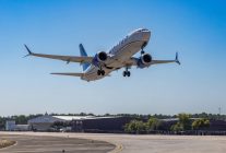 
Après deux semaines de spéculations, United Airlines confirme avoir approché American Airlines pour envisager une fusion histo