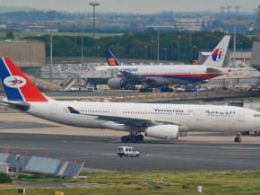 
Le procès de Yemenia Airways, renvoyée en justice pour  homicides et blessures involontaires  après le crash d un avion en 200