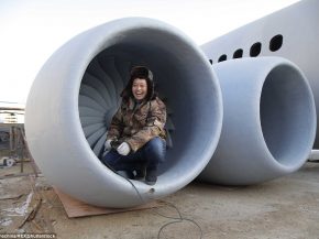 Un Chinois passionné d’aviation a construit lui-même son propre Airbus A320 grandeur nature à partir d un jouet au 1/80ème e