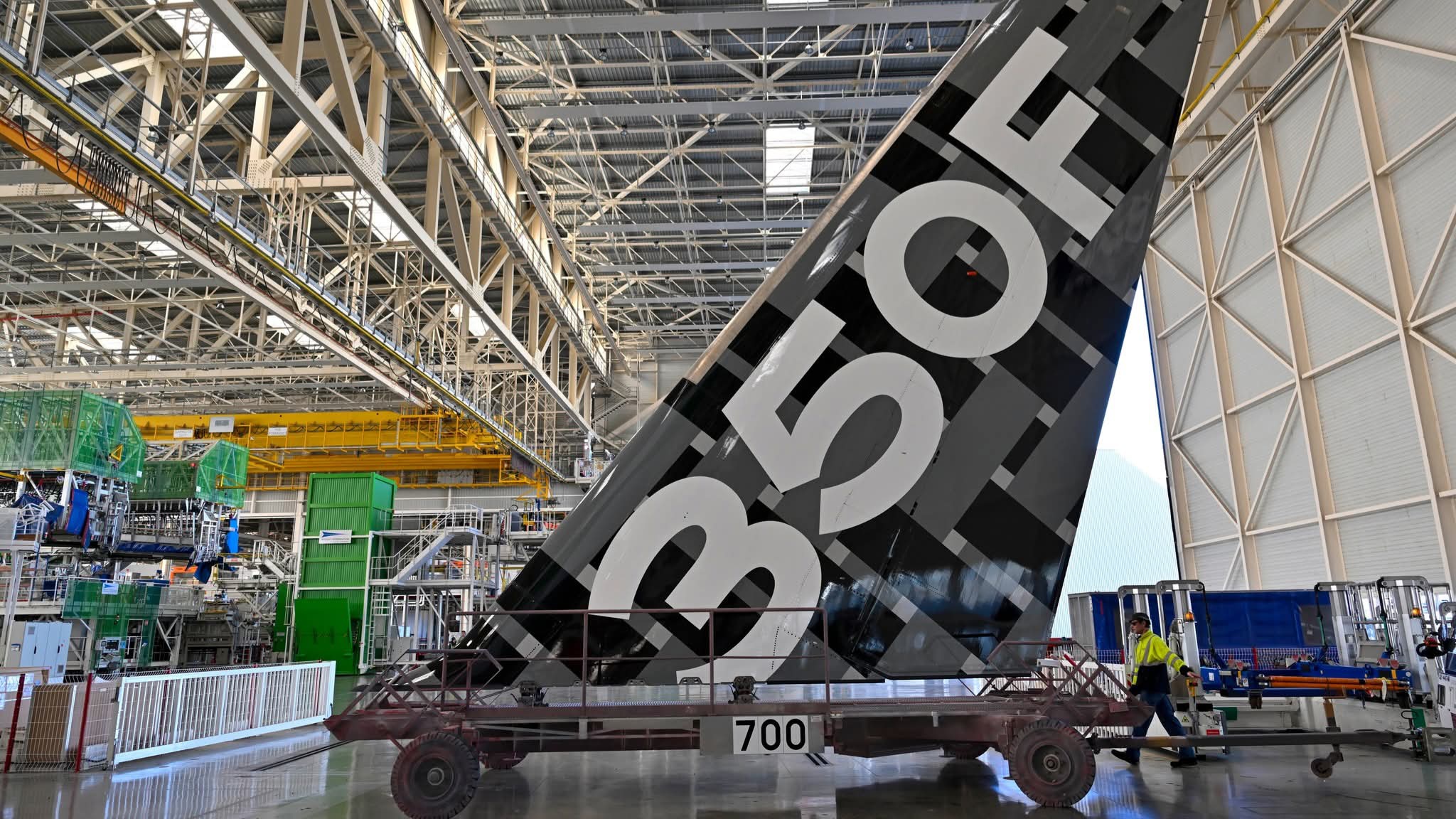 Airbus installe la plus grande porte cargo du monde sur son futur A350F 1 Air Journal