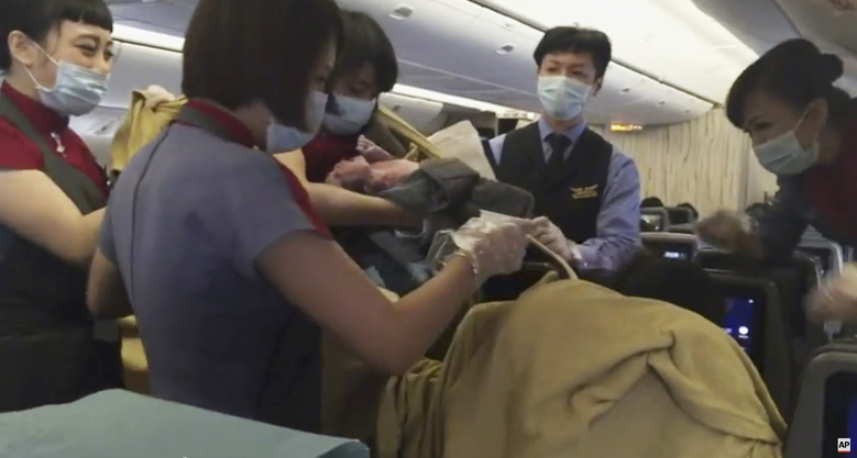 Video Une Femme Accouche En Plein Vol Sur China Airlines Air Journal