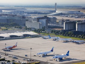 
Il sera interdit de survoler la capitale sur diamètre de 150 km, ce qui inclura les aéroports de Paris Roissy (CDG), Paris Orly