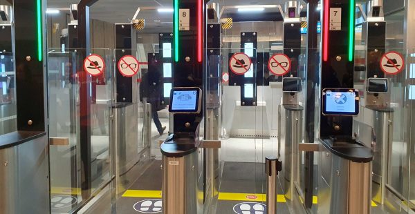 
La Direction de la Police aux Frontières et le Groupe ADP (Aéroports de Paris) s associent pour dresser le bilan mensuel des te