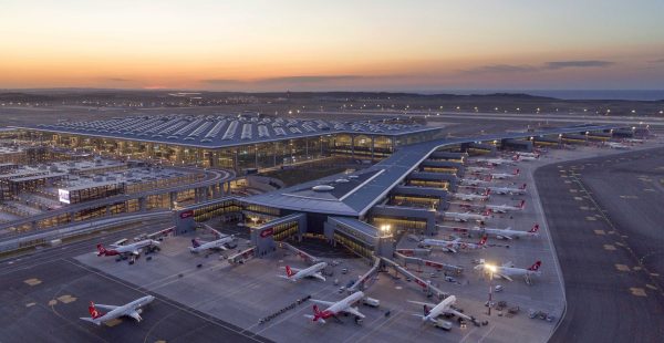 
Le trafic de passagers n a jamais été aussi proche d une   reprise complète » en janvier 2023 dans les aéroports 