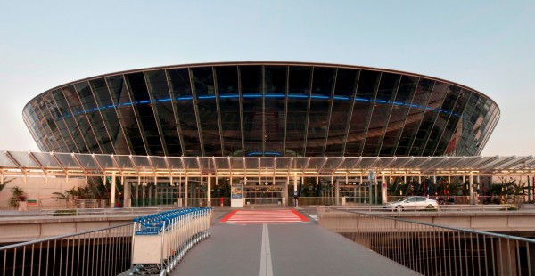 
Les Aéroports de la Côte d’Azur (ACA) s’engagent à réduire dès aujourd’hui de 10% leur consommation d’électricité,