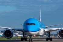 
La compagnie néerlandaise KLM a annoncé des résultats financiers en demi-teinte pour le troisième trimestre 2025, avec un bé