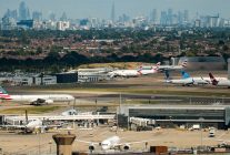 
L’aéroport de Londres-Heathrow a célébré en mai 2026 son 80e anniversaire dans un contexte de forte demande aérienne. Malg