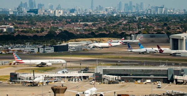 
L’aéroport de Londres-Heathrow a célébré en mai 2026 son 80e anniversaire dans un contexte de forte demande aérienne. Malg
