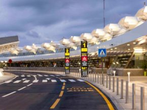 
Casablanca-Mohammed V, premier aéroport marocain, s est doté d une nouvelle esplanade entièrement repensée, avec objectif de 