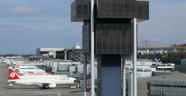 
L’aéroport de Genève a subi de violents orages cette nuit, entraînant une panne du trafic aérien. Le trafic aérien est à 