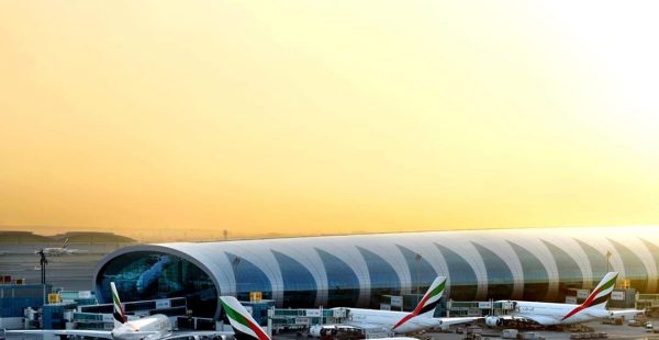 
Le trafic à l aéroport international de Dubaï, le plus fréquenté au monde en nombre de voyageurs internationaux et le hub de