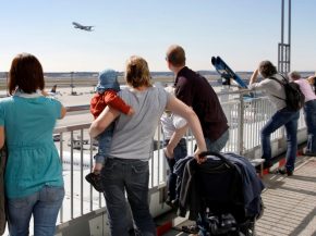 
Au cours des six premiers mois de 2022, près de 21 millions de passagers ont voyagé via Francfort, le premier aéroport d Allem