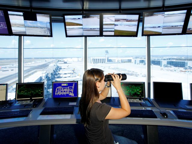 Trafic intra-européen : de nombreux retards imputables au contrôle aérien, selon Eurocontrol