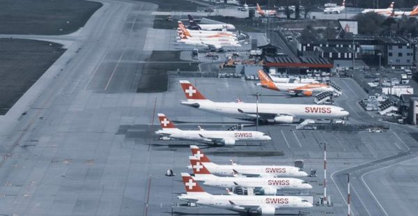 
Les aéroports de Genève et Zurich sont fermés ce mercredi matin tout comme l’espace aérien suisse, en raison d’une panne 