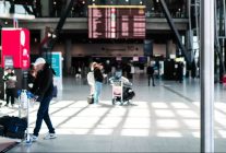 
Lyon Aéroport aborde l’été 2026 avec une promesse claire : davantage de destinations, des parcours passagers plus fluides et
