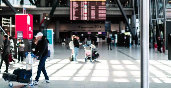 
Lyon Aéroport aborde l’été 2026 avec une promesse claire : davantage de destinations, des parcours passagers plus fluides et