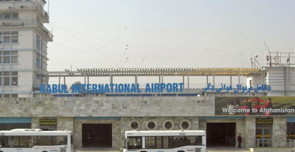 
Les taliban ont investi hier une partie de l aéroport international Hamid Karzai de Kaboul et sont prêts à en prendre le contr
