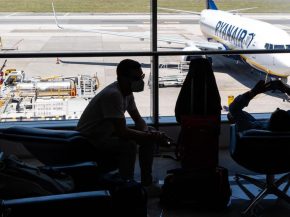 
Les contrôleurs aériens et les personnels navigants d EasyJet, Volotea et Ryanair sont appelés à faire grève dimanche 17 jui