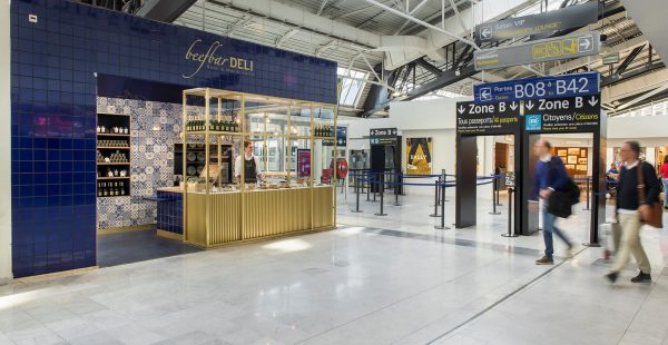 Les  pop-up stores  (boutique éphémère) des terminaux de l aéroport Nice-Côte d’Azur ont été renouvelés pour laisser la 