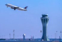 
Les principales compagnies chinoises, dont Air China, ont annoncé une réduction des surcharges carburant sur les vols intérieu