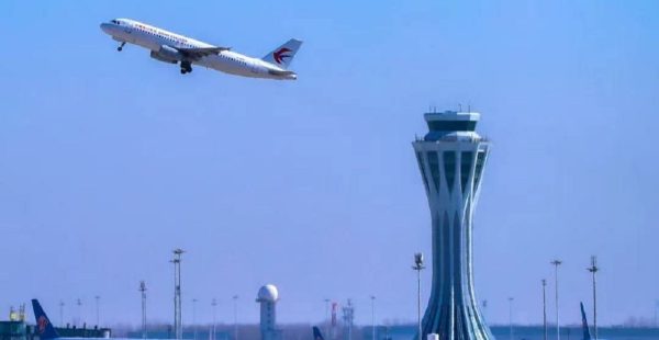 
Les principales compagnies chinoises, dont Air China, ont annoncé une réduction des surcharges carburant sur les vols intérieu